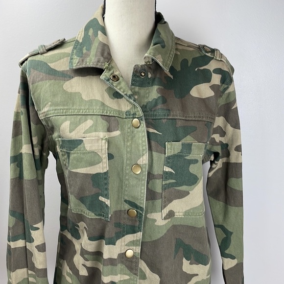 NWT Forever 21 Camo Jacket SZ S Lightweight Full Metal Button Down - Picture 2 of 11